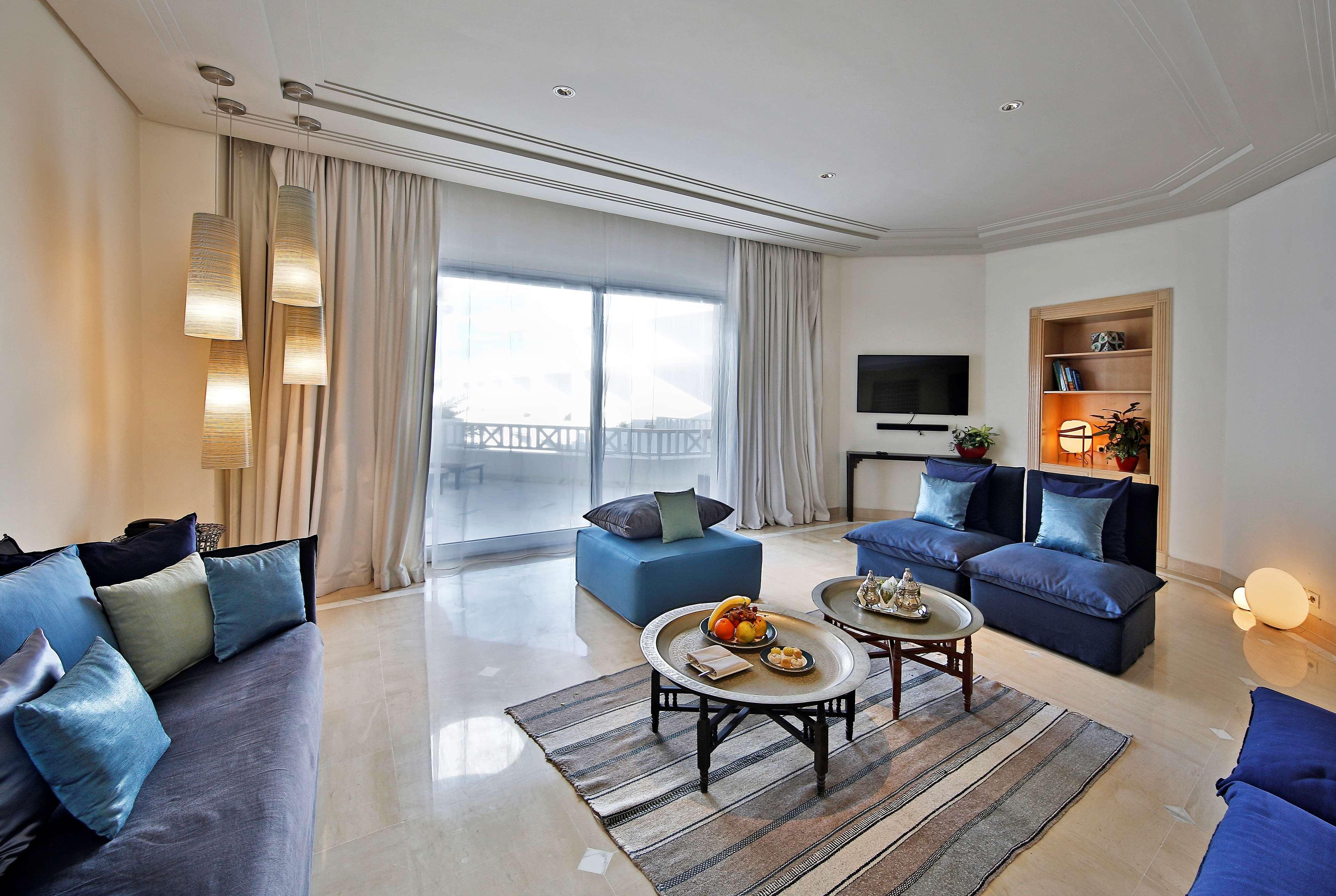 Radisson Blu Palace Resort & Thalasso, Djerba Mezraia Kültér fotó A living room at the Four Seasons Hotel, Cairo