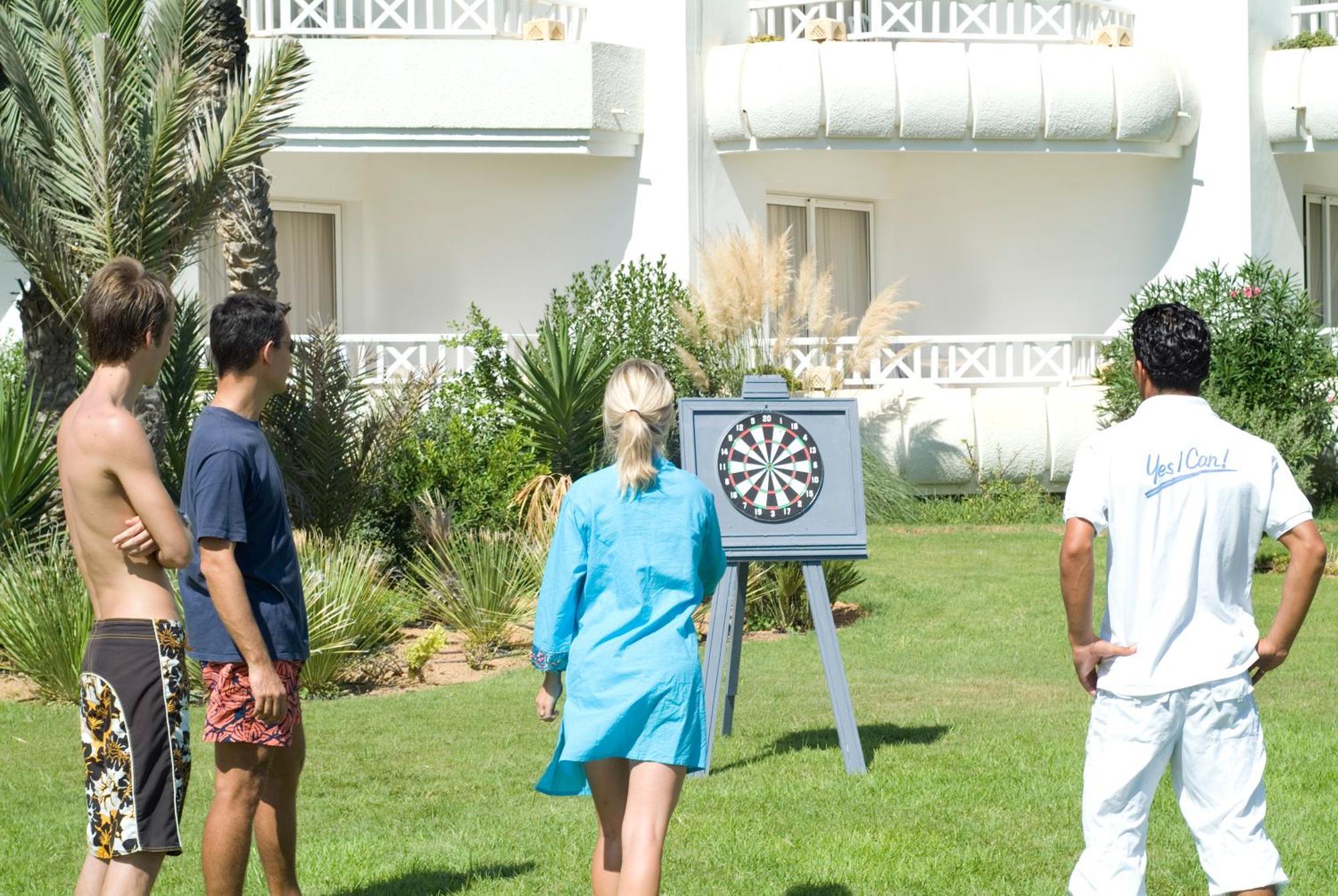 Radisson Blu Palace Resort & Thalasso, Djerba Mezraia Kültér fotó Outdoor dartboard