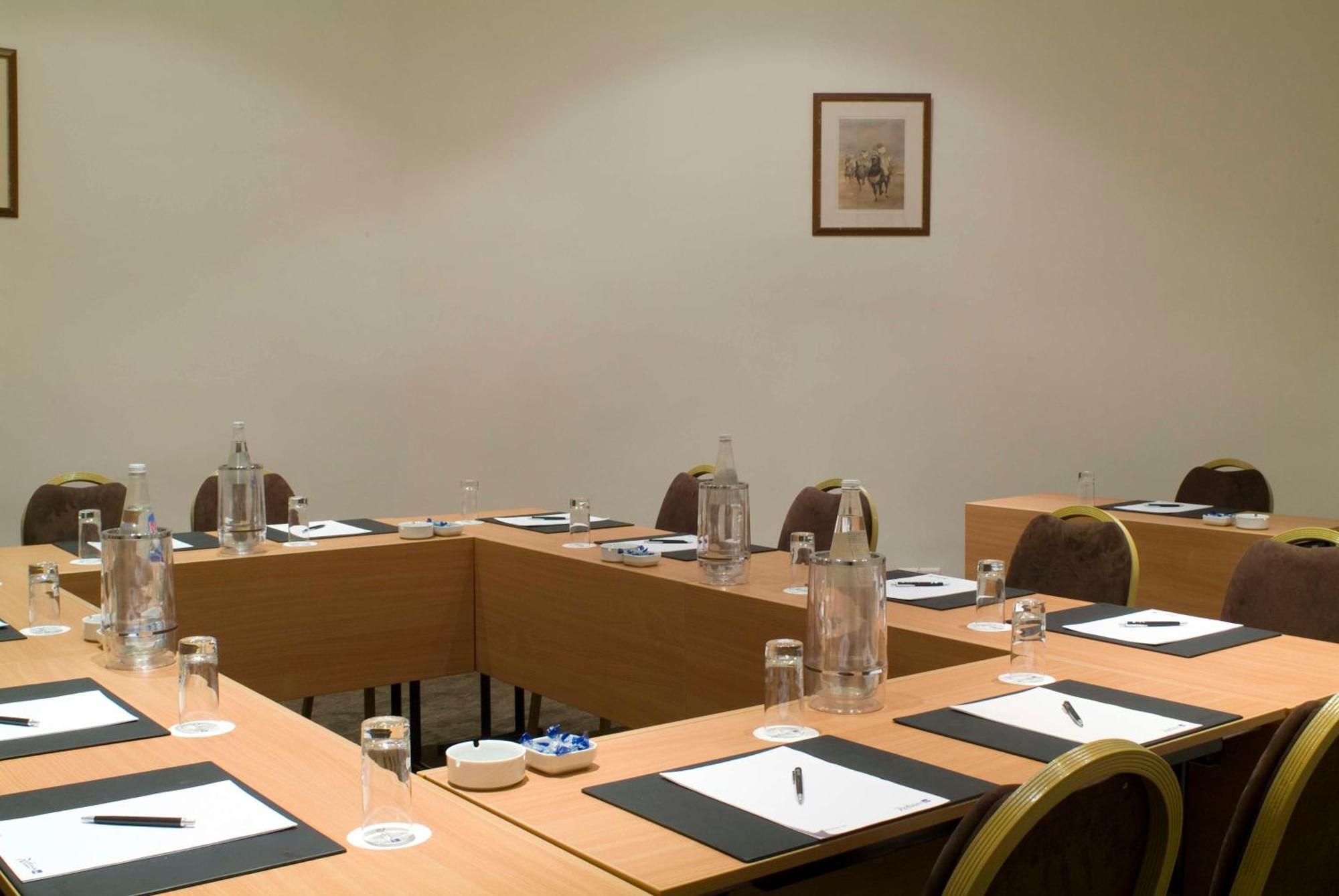 Radisson Blu Palace Resort & Thalasso, Djerba Mezraia Kültér fotó A meeting room at the hotel